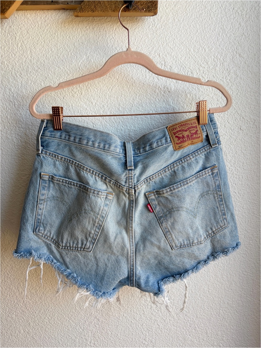 Levi’s 501 Distressed Cut Off Shorts 30 - Picture 3 of 7